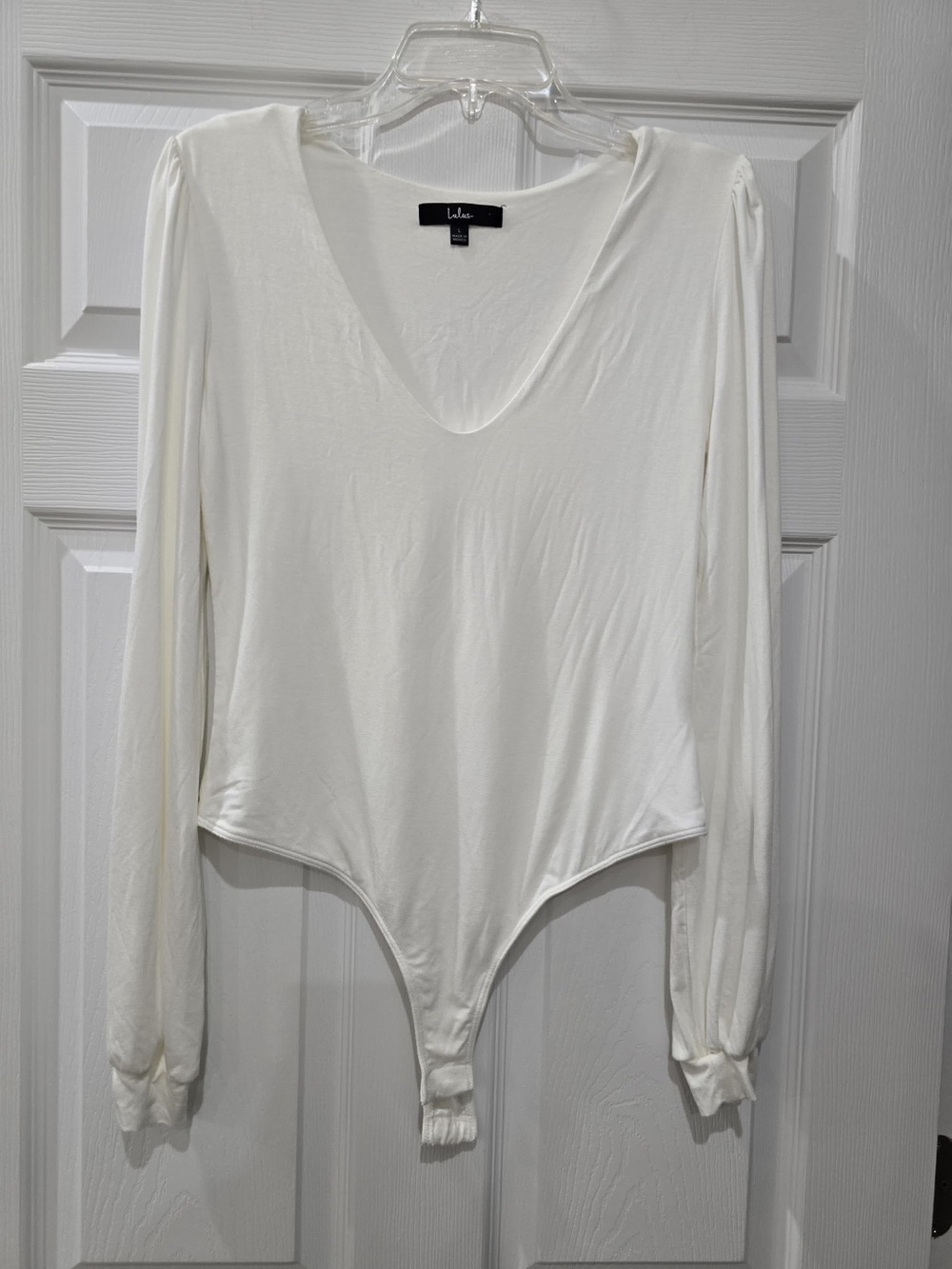 Lulu's White Long-Sleeve V-Neck Bodysuit Size L